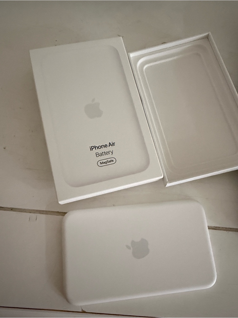 Apple iPhone Air Battery with MagSafe – White - Picture 2 of 2